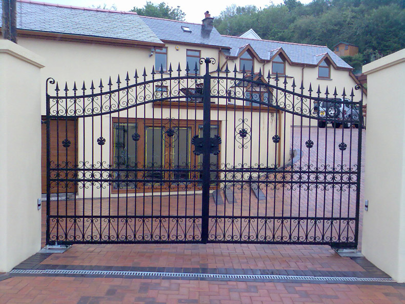 Ponty Metal Gate Style